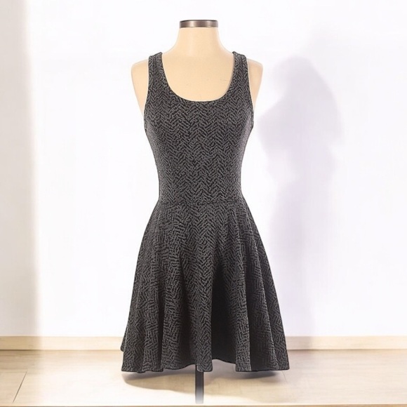 Express Plunge Dress | SIZE XS - Picture 1 of 4